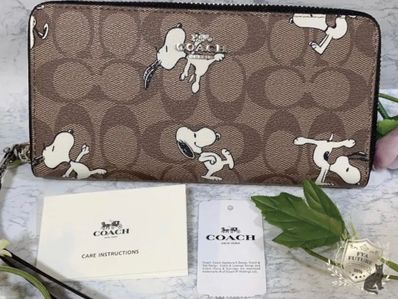 COACH × PEANUTS SNOOPY Signature Zip Around Wallet With Strap
