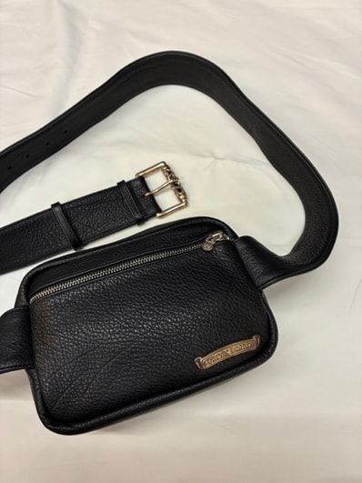 【Chrome Hearts】「STRAP ON」ミディアムウェイトレザーバッグ