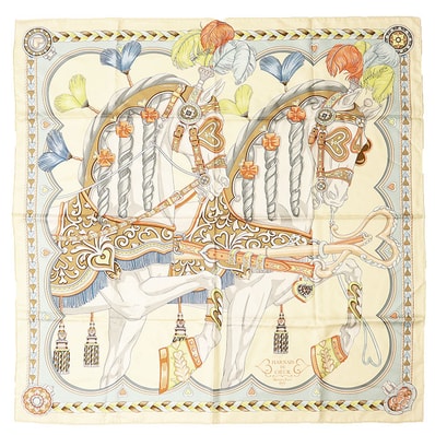 【新品同様】HERMES エルメス カレ90 Harnais de Coeur アルネ・ドゥ・クール ロゴ ホース 馬車 メンズ レディース ユニセックス シルク100% スカーフ 小物 アイボリー フランス製