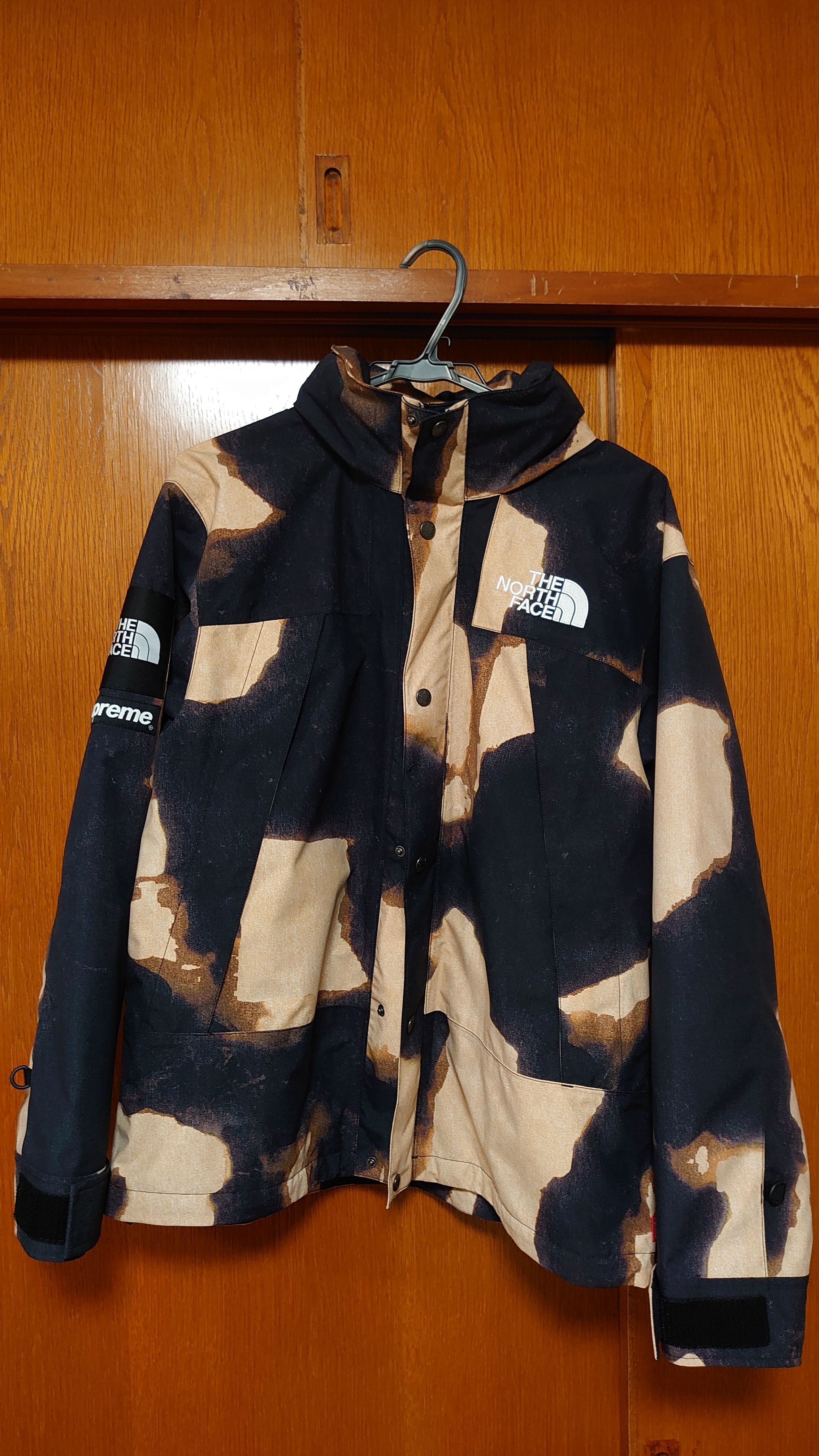 Supreme x The North Face Bleached Denim Print Mountain Jacket "Black"
