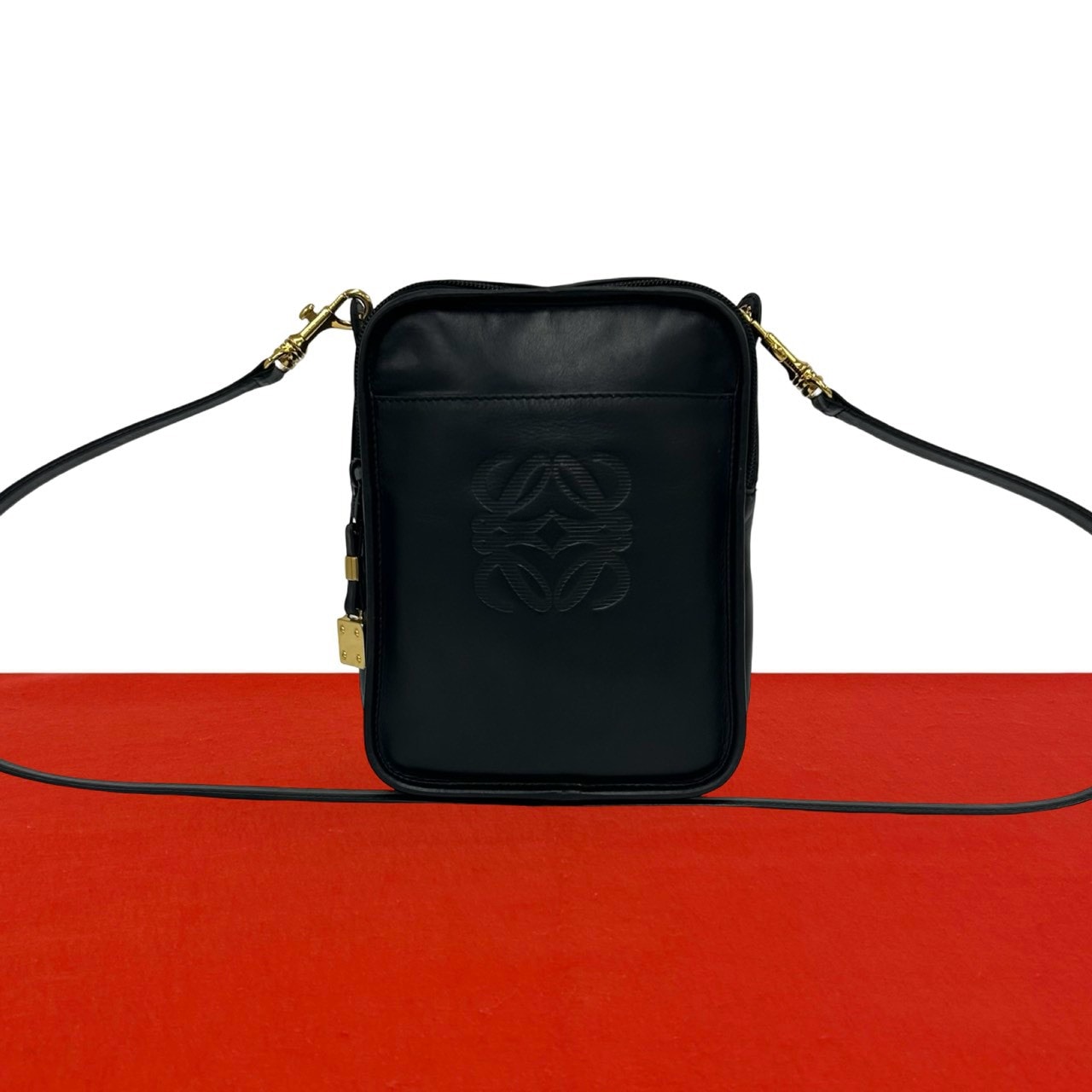 LOEWE ロエベ アナグラム ロゴ レザー ショルダーバッグ ブラック
 96037