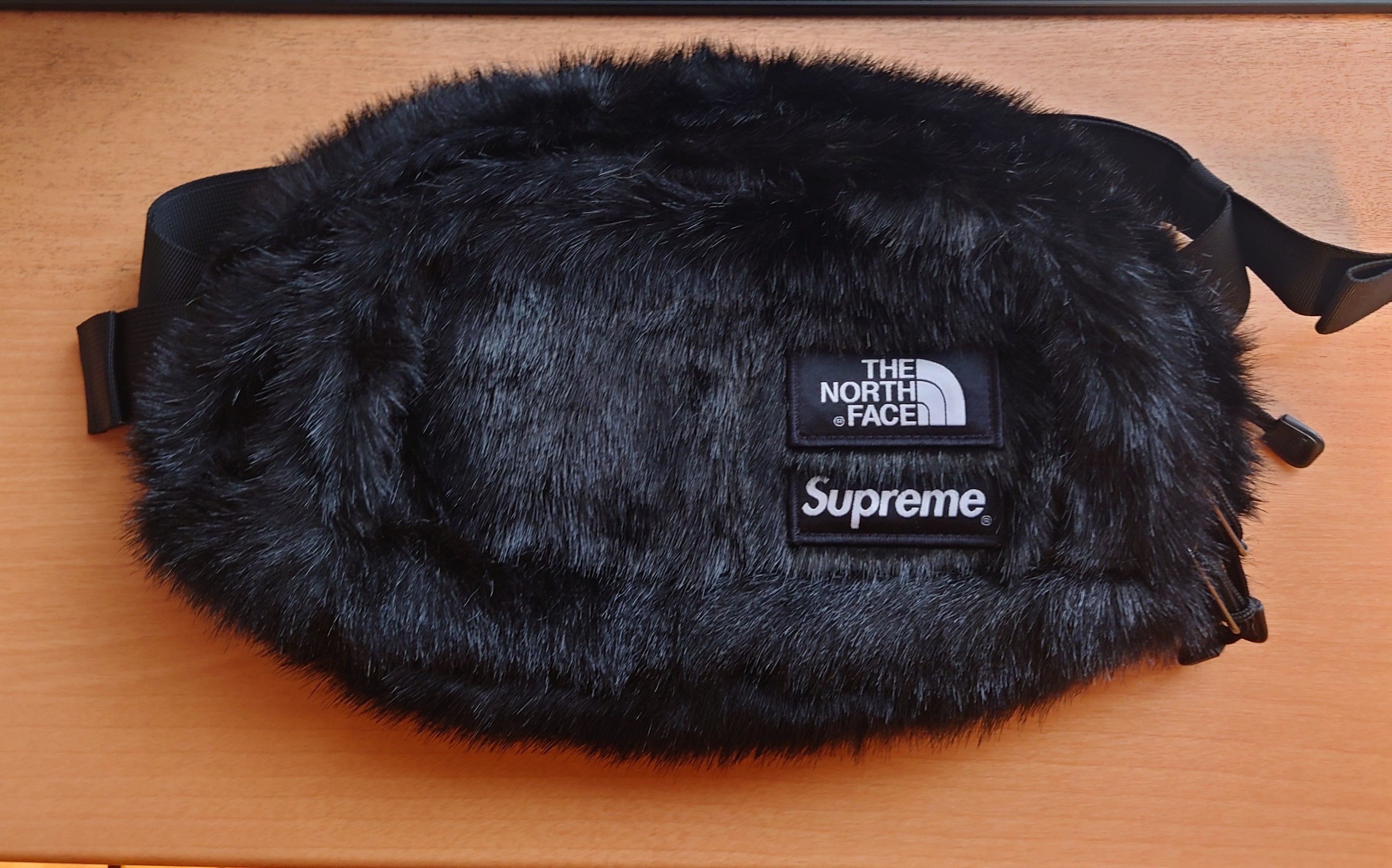 Supreme x The North Face Faux Fur Waist Bag "Black" NM82093I / NF0A5G87