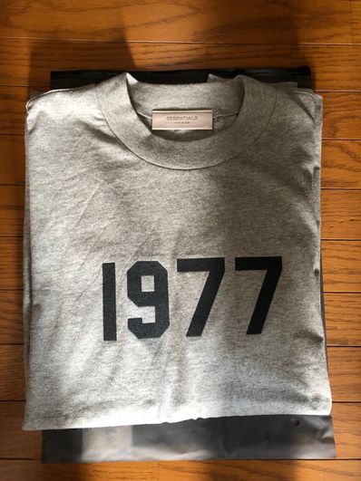 FEAR OF GOD ESSENTIALS 1977 T-SHIRT "Iron"