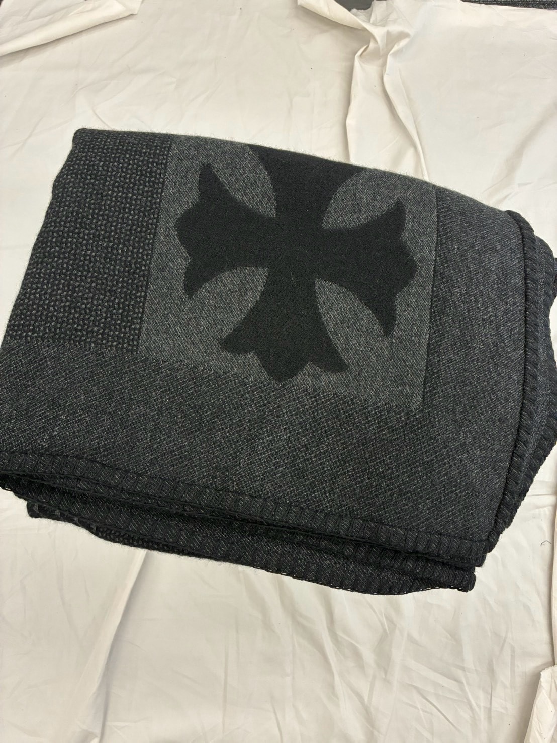 【Chrome Hearts】ブランケット「SEDATED EVE」チャコール/ブラック パッチワーク カシミヤ