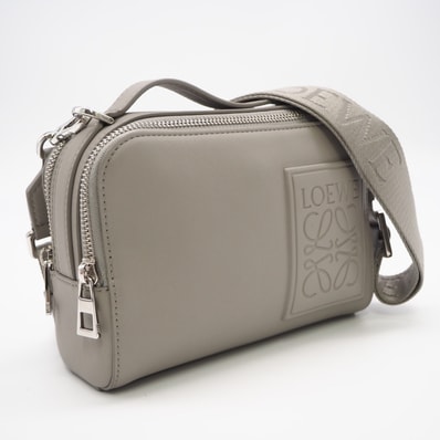 極美品 LOEWE ロエベ アナグラム サテンカーフ クロスボディ カメラバッグ ミニ C565R41X04 2wayショルダーバッグ グレー カーフレザー メンズ