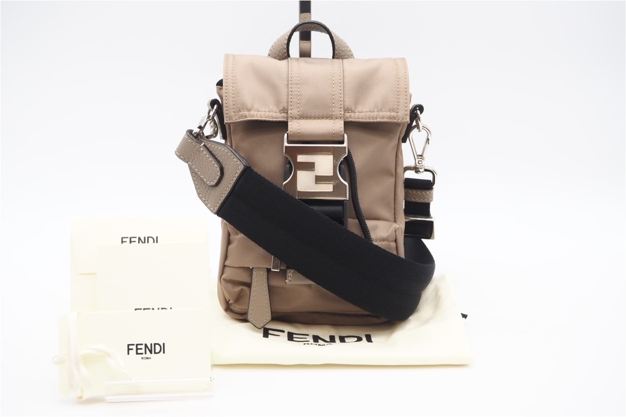 極美品 FENDI フェンディ ナイロン ズッカ フェンディネス ショルダーバッグ 7VZ068 2wayショルダーバッグ ベージュ ナイロン レディース