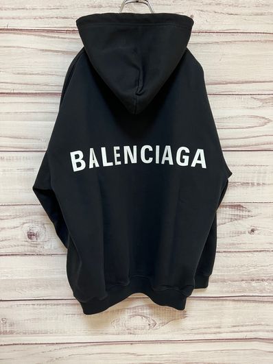 バレンシアガ バックロゴプリントパーカー