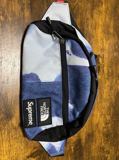 Supreme x The North Face Bleached Denim Print Roo II "Indigo"