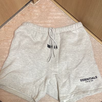 FEAR OF GOD ESSENTIALS BLACK ESS LOGO SWEAT SHORTS "Light oatmeal"