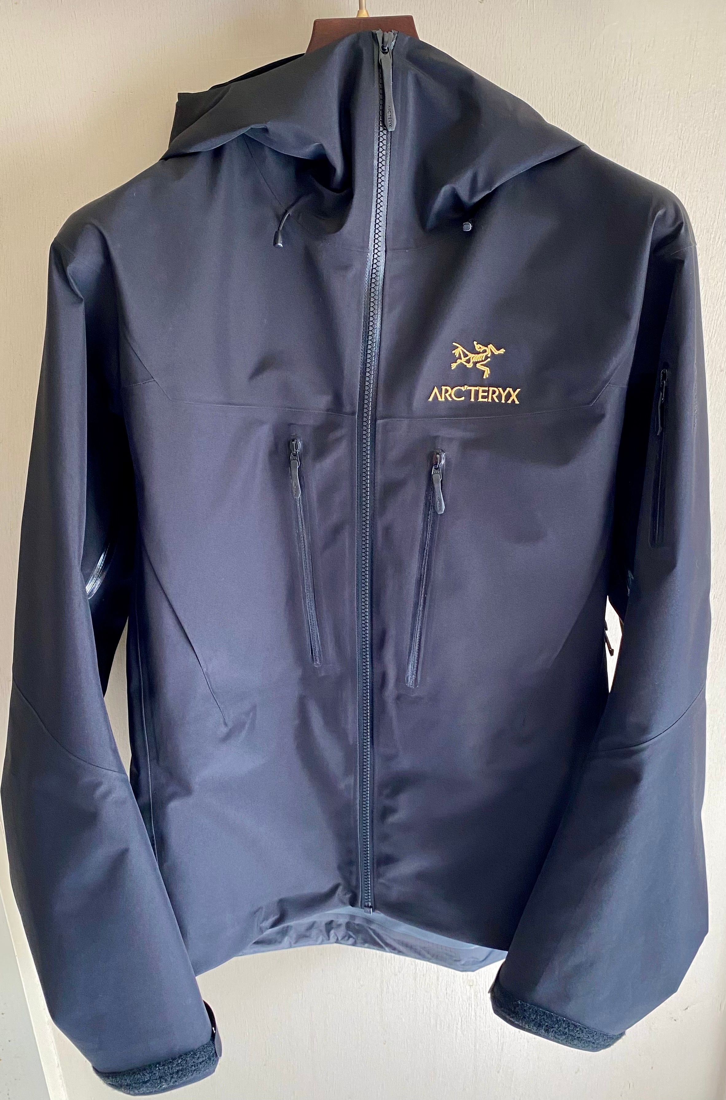 ARC'TERYX Alpha SV Jacket Men's "24K Black" 28827