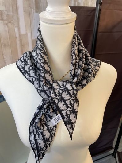 ディオールスカーフ