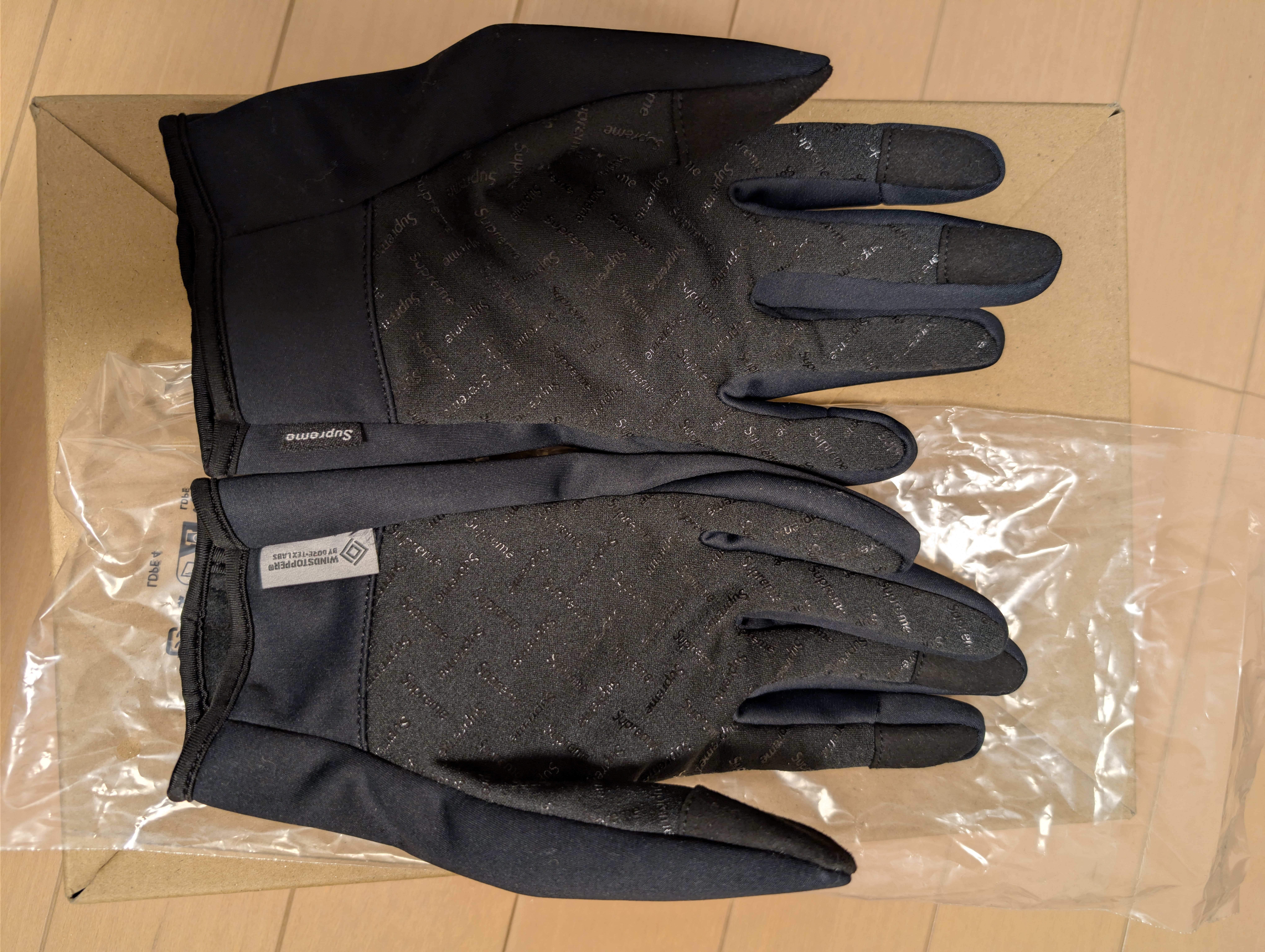 Supreme Windstopper Zip Gloves "Black"
