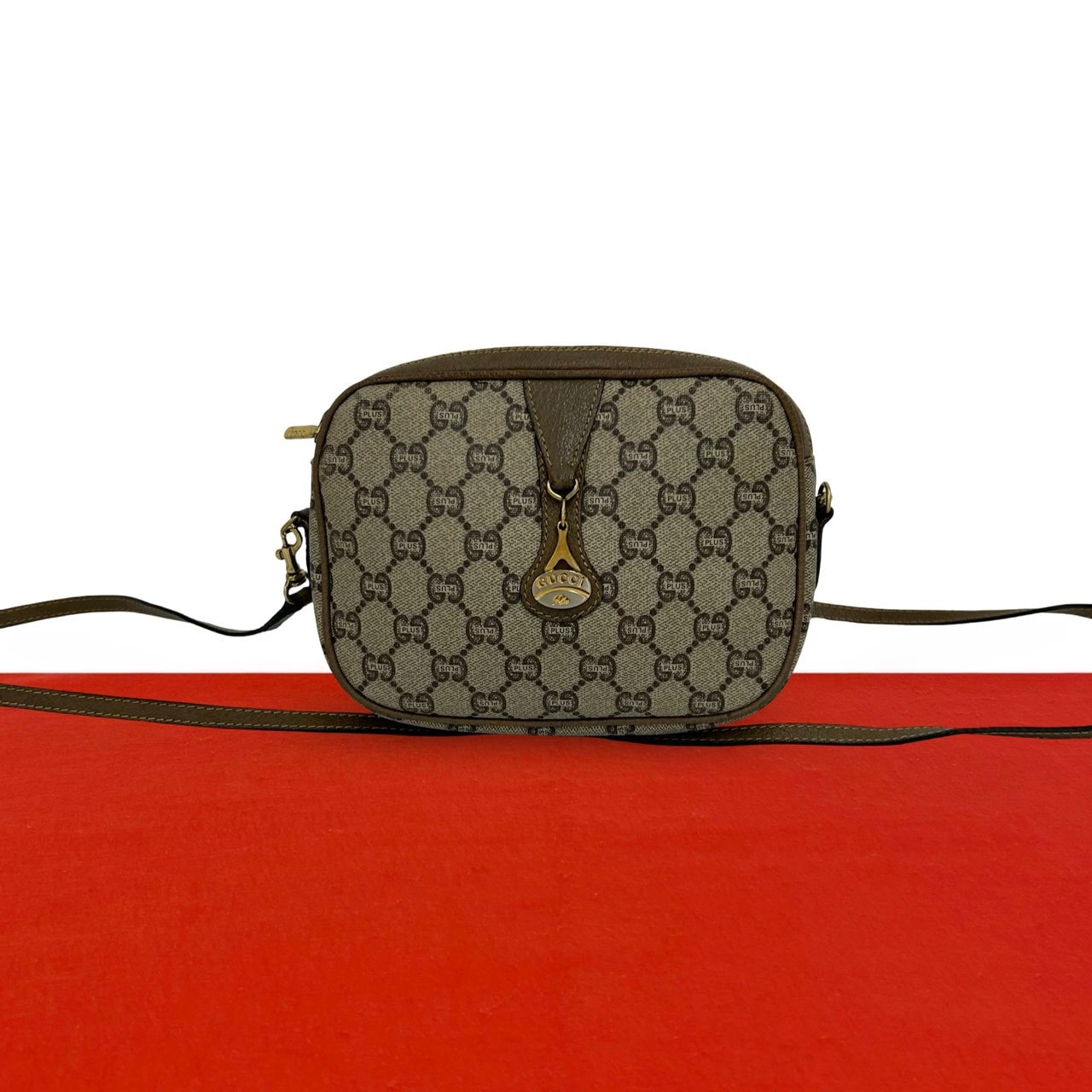 GUCCI グッチ グッチプラス ロゴ 金具 PVC レザー ショルダーバッグ ブラウン
 72137