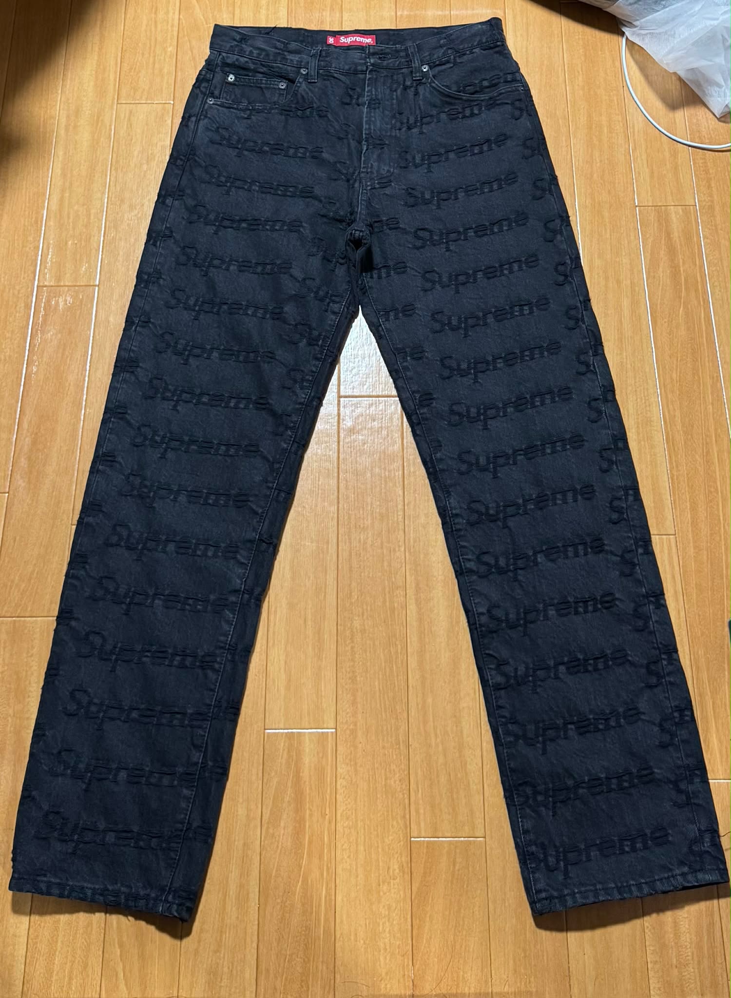 Supreme Frayed Logos Regular Jean "Black"