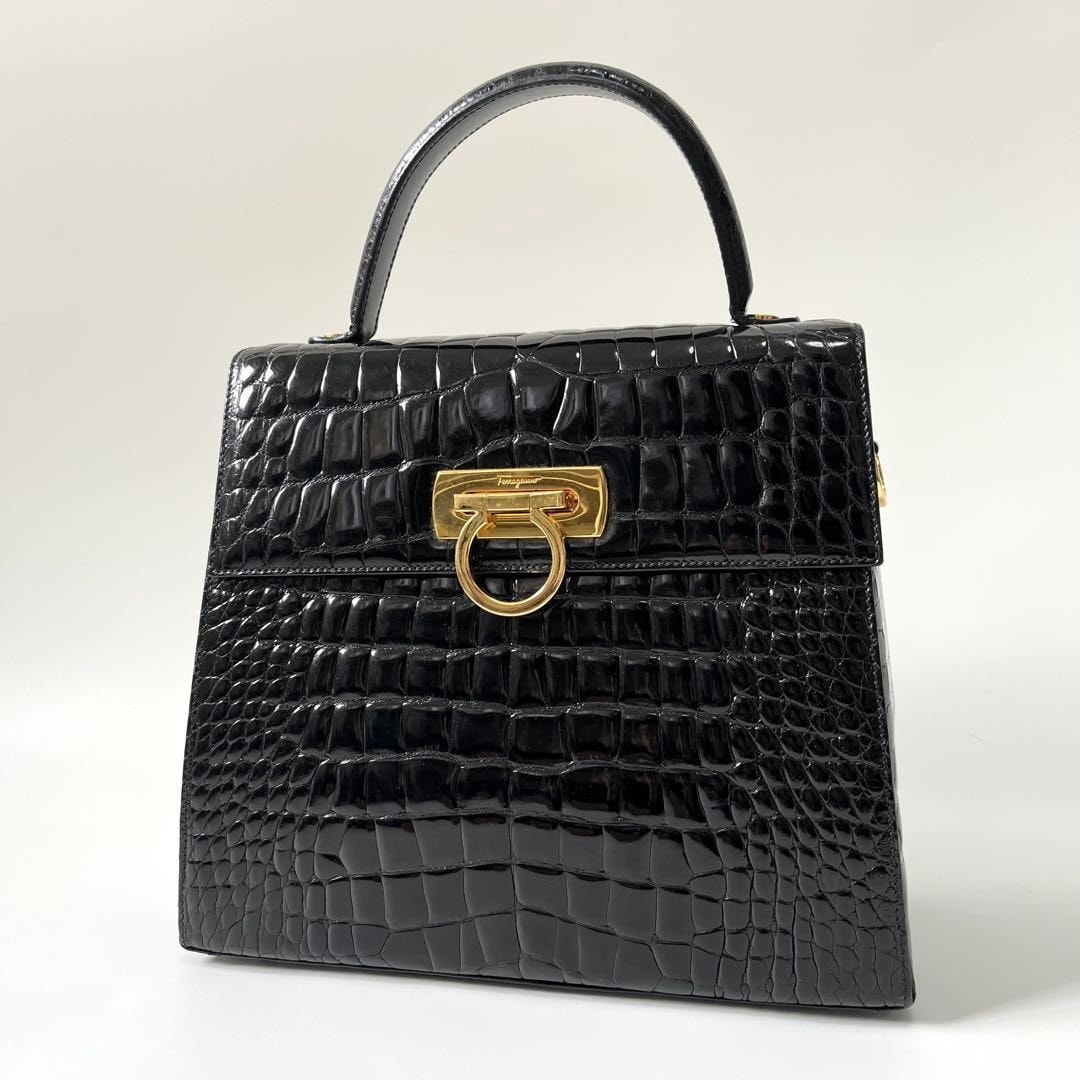 サルヴァトーレフェラガモ ハンドバッグ レディース