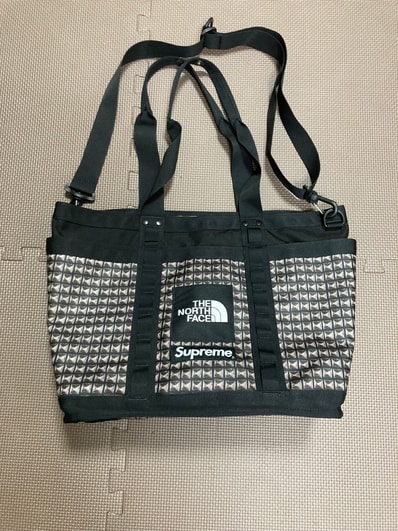 Supreme x The North Face Studded Explore Utility Tote. 17L. "Black" NM82125I