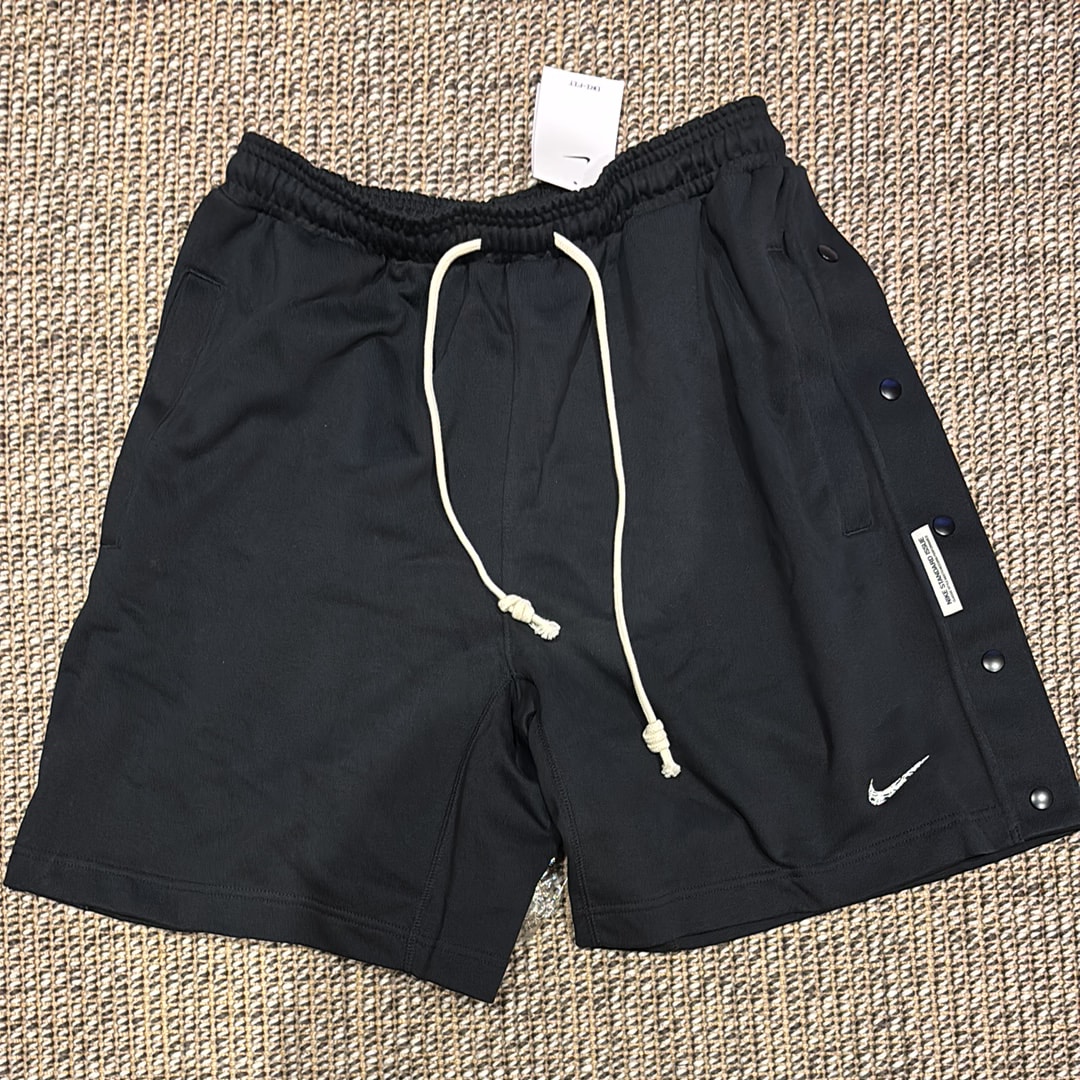 NIKE ショートパンツ　パスケット