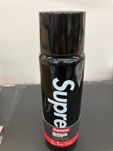 Supreme x SIGG Vacuum Insulated 0.75L Bottle "Black"
