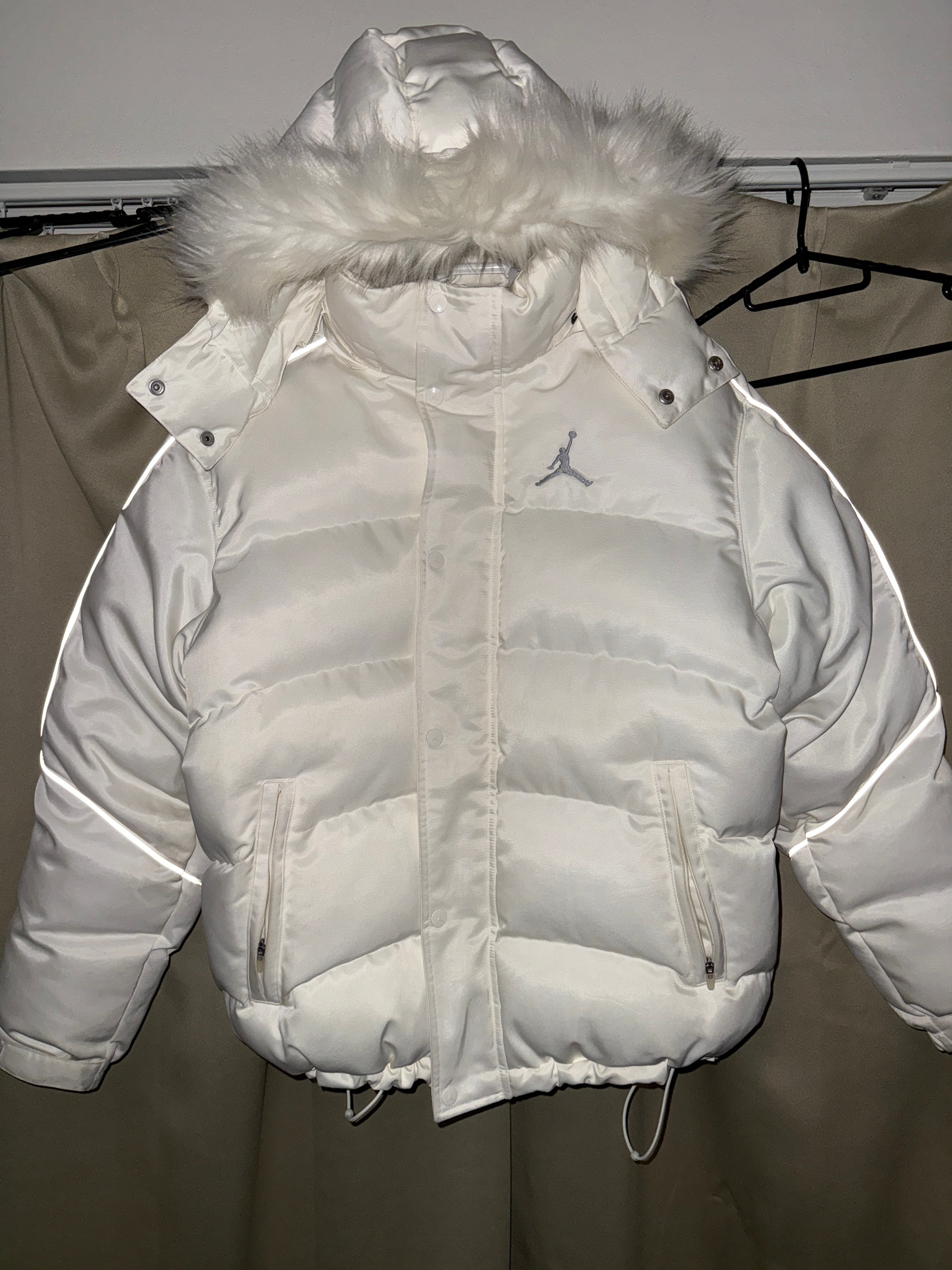 Supreme x Jordan Puffer Jacket "Sail"