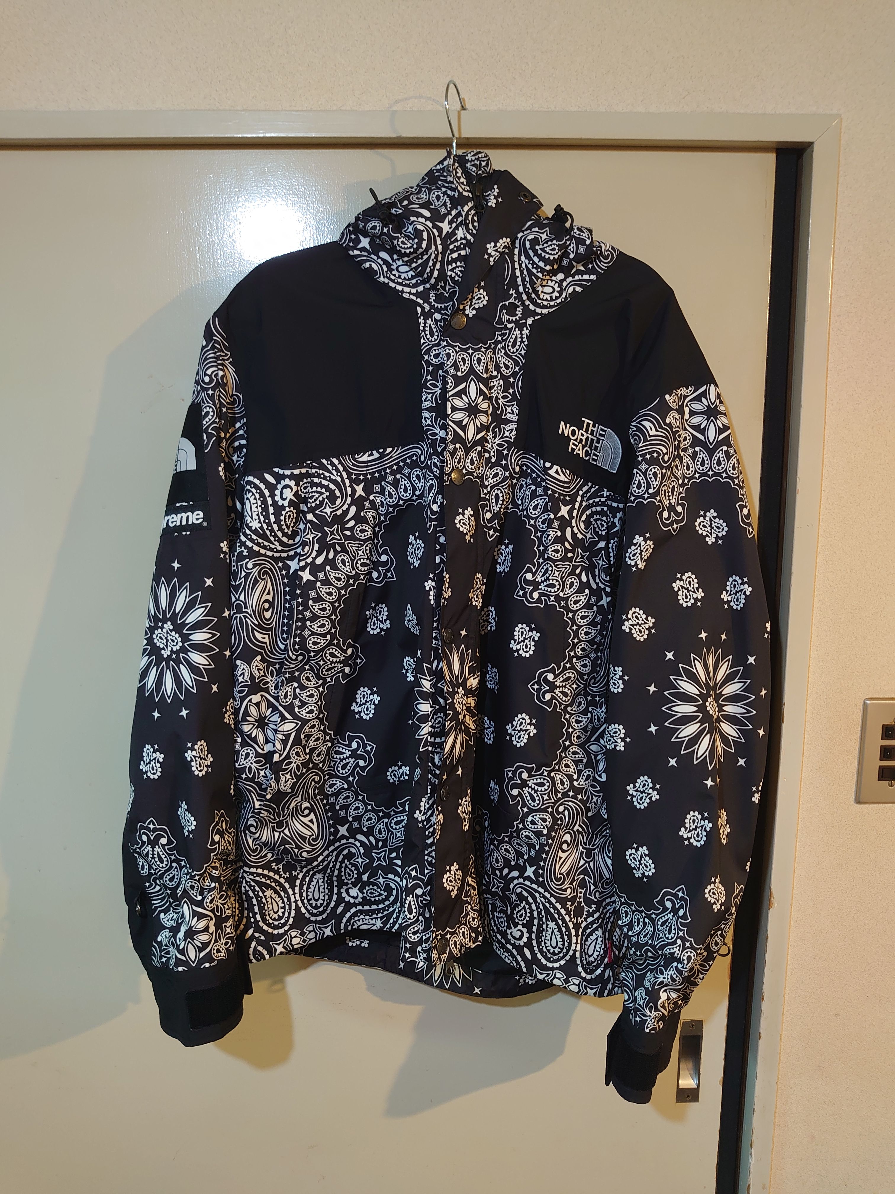 Supreme The North Face Bandana Mountain Parka "Black"