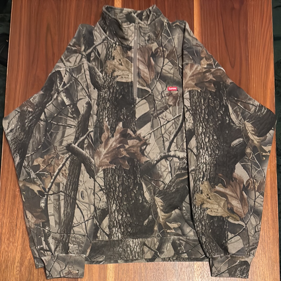 Supreme Small Box Half Zip Pullover  (25SS)"Realtree Hardwoods"