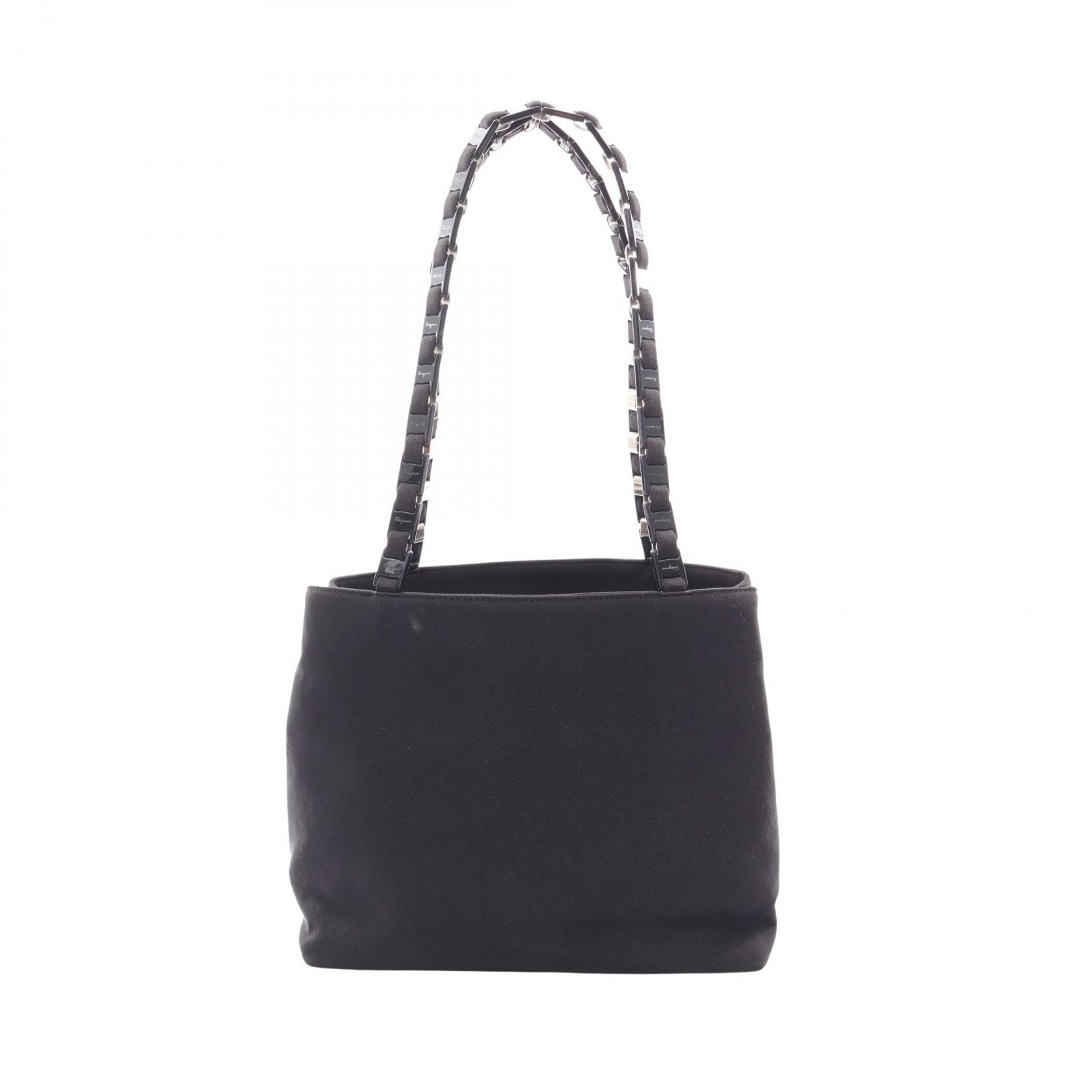 サルヴァトーレフェラガモ Salvatore Ferragamo ショルダーバッグ バッグ ナイロン レディース ブラック系 【中古】