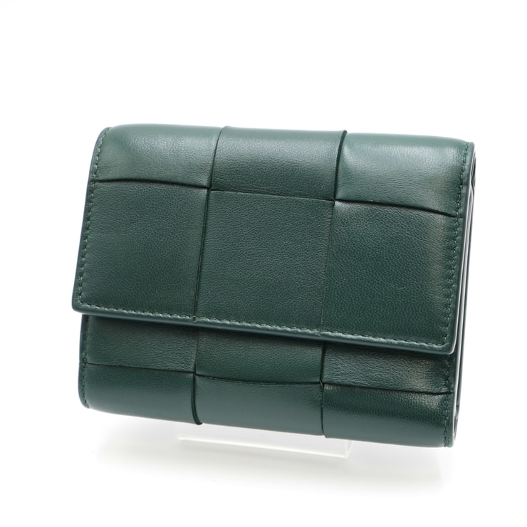 BOTTEGA VENETA(ボッテガ・ヴェネタ)カセット 三つ折り財布 マキシイントレチャート グリーン レザー ゴールド金具 レディース【中古】