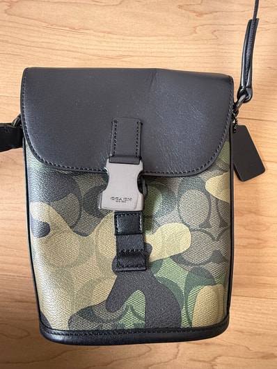 coach メンズショルダーバッグ カモフラージュ シグネチャーPVC