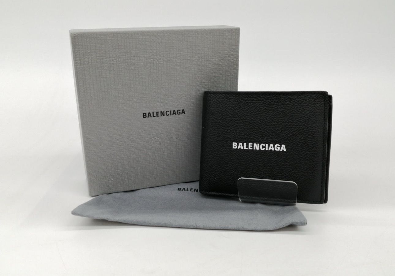 BALENCIAGA