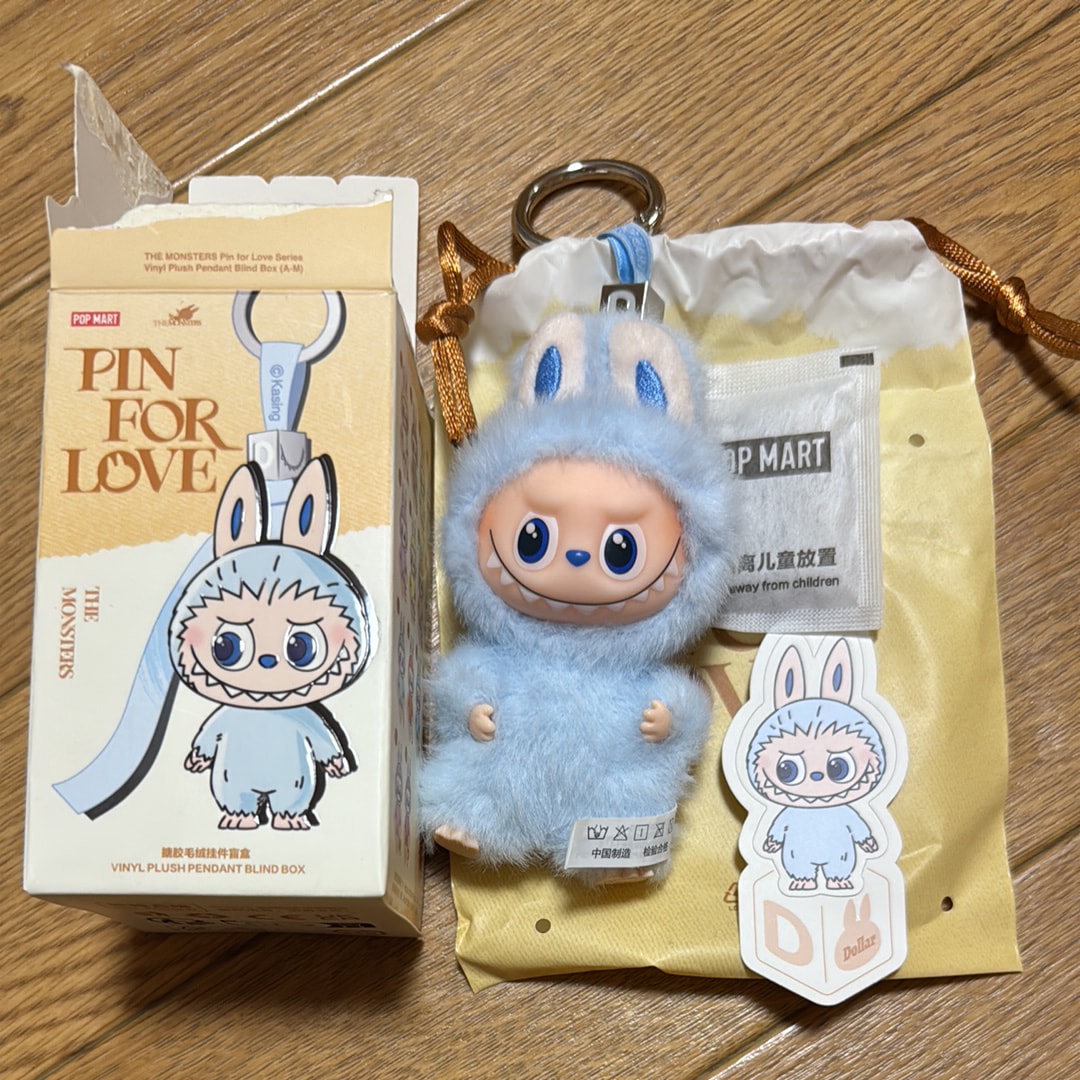 ポップマート スカルパンダ × マイメロディ ぬいぐるみペンダントの