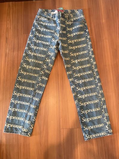 Supreme Frayed Logos Regular Jean "Blue"
