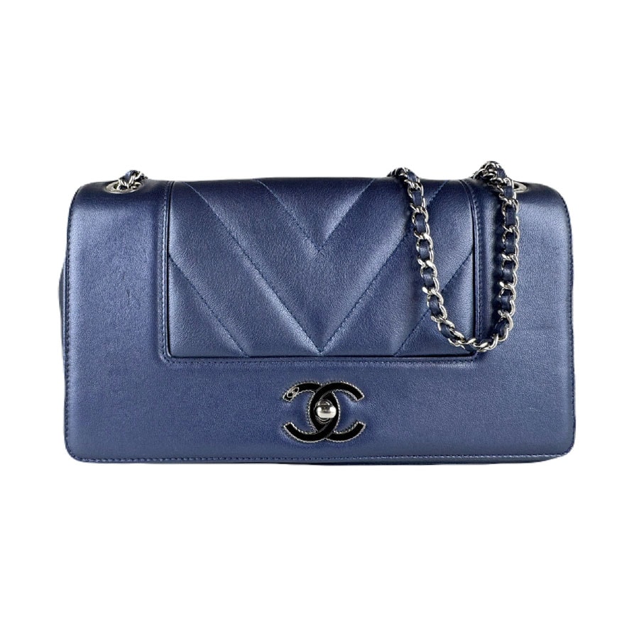 シャネル CHANEL ショルダーバッグ Vステッチ レザー メタリックネイビー シルバー レディース【中古】 z8624