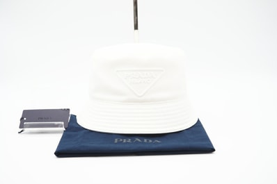 極美品 PRADA プラダ コットン トライアングルロゴ刺繍 バケットハット L CN59cm L 2HC137 2FMB ハット ホワイト コットン メンズ