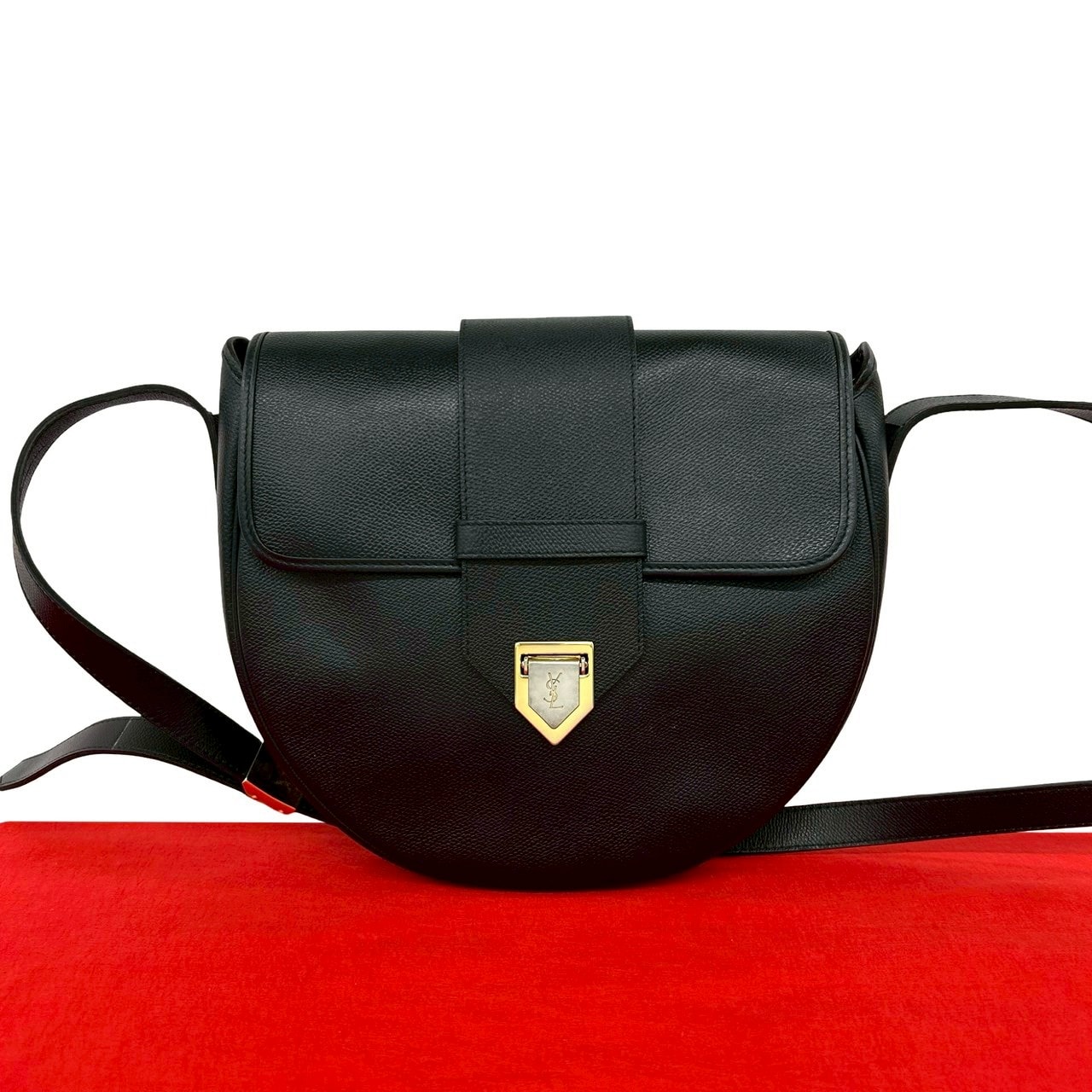 YVES SAINT LAURENT イヴ・サンローラン YSL カサンドラ ロゴ 金具 レザー ショルダーバッグ ブラック
35688