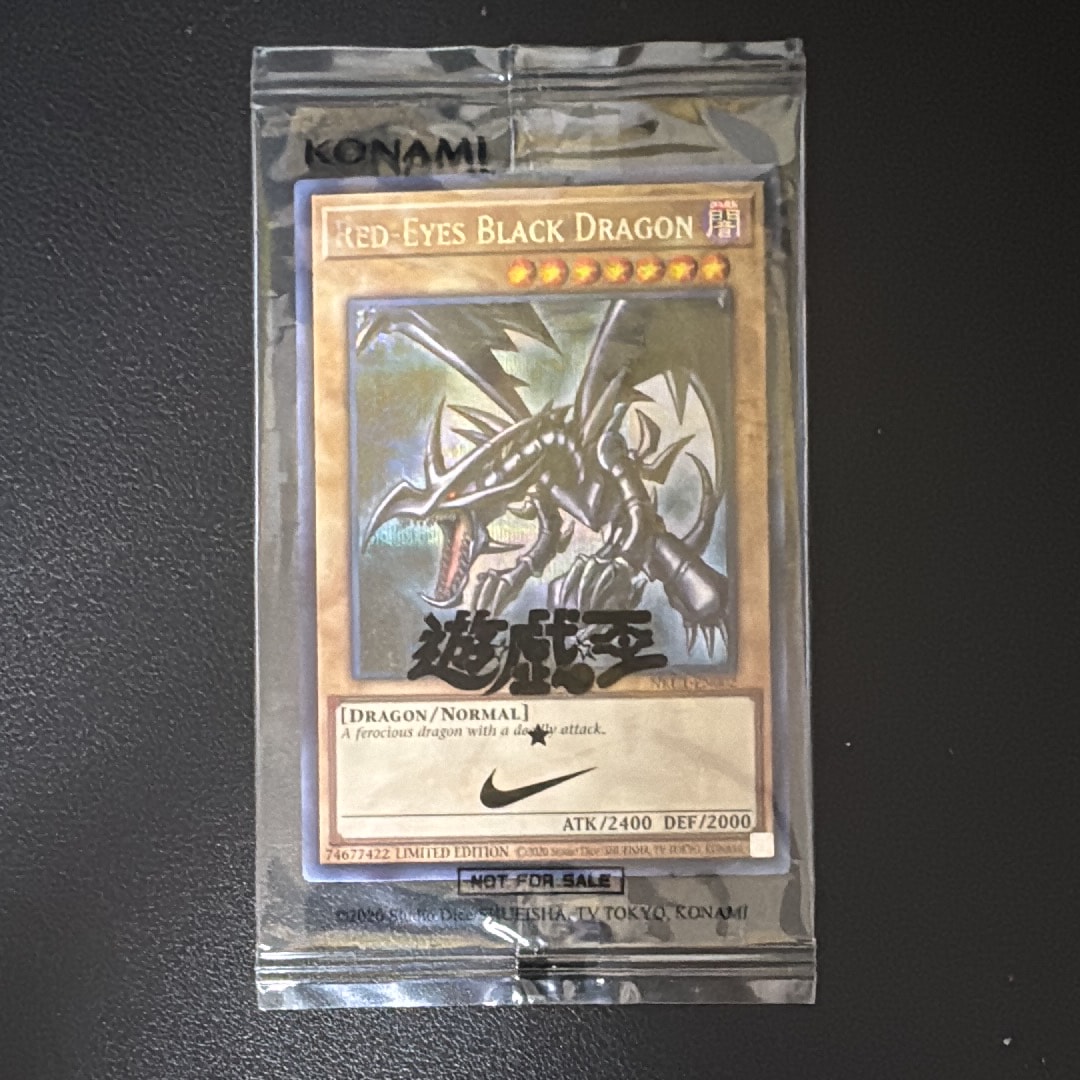 真紅眼の黒竜 SE [NKC1-EN002](遊戯王 x ナイキ エアーマックス 95 QS エアーマッスル House of Duel - 童実野町決闘遊戯館 限定プロモ) 