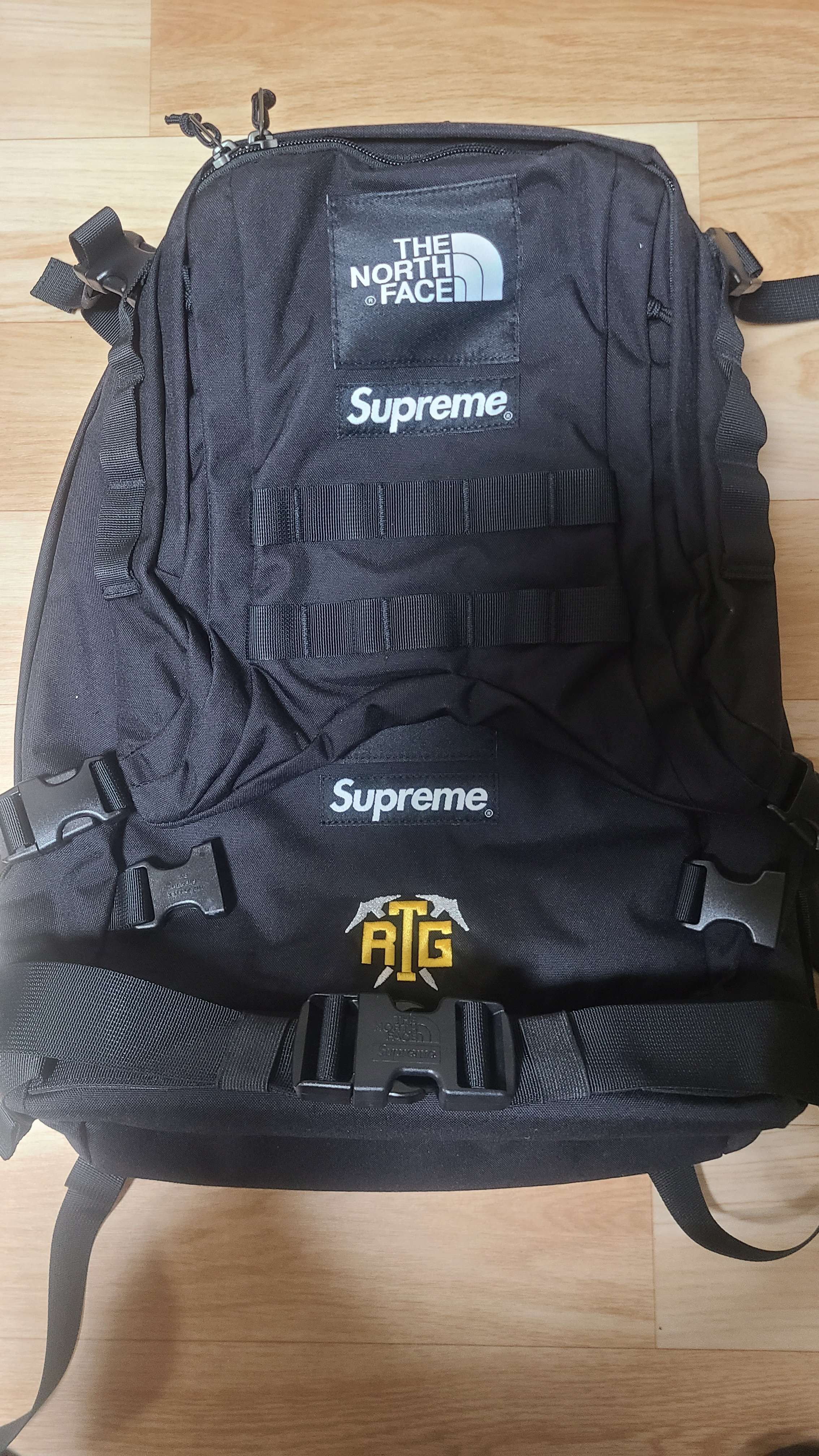 Supreme x The North Face RTG Backpack. 35L "Black"