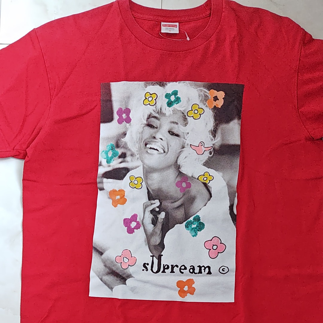 Supreme Naomi Tee "Red"