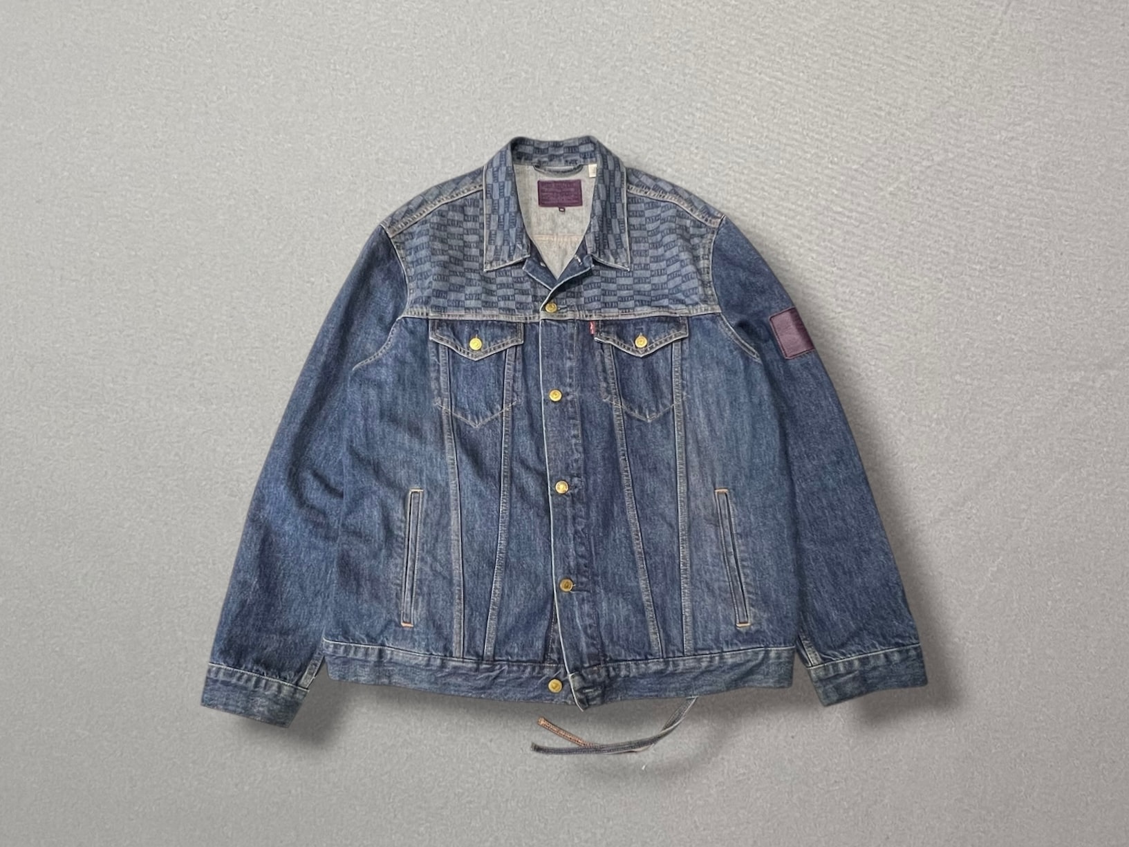 美品レアXL【KITH×LEVI'S】モノグラム ロゴ プリント デニム トラッカー ジャケット Gジャン インディゴ キス リーバイス ビッグE