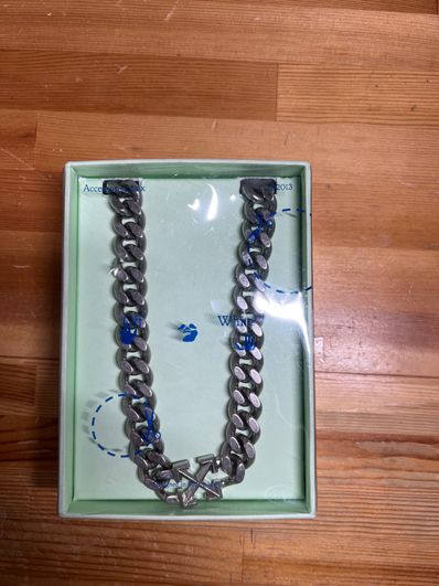 オフホワイト ロゴカーブチェーンネックレス