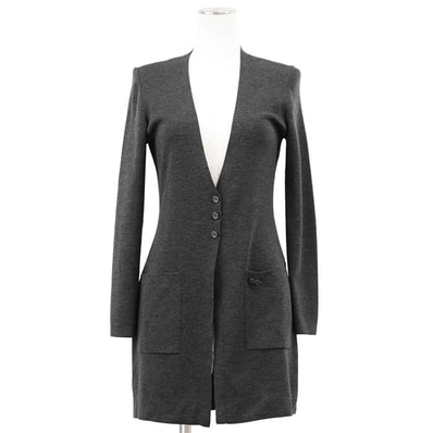 【SALE】FOXEY フォクシー ロングカーディガン ニット 27326 ロゴ メタルチャーム ハイゲージ ウール ストレッチ Vネック ロングスリーブ 長袖 トップス レディース サイズ 40 ダークグレー 濃灰色