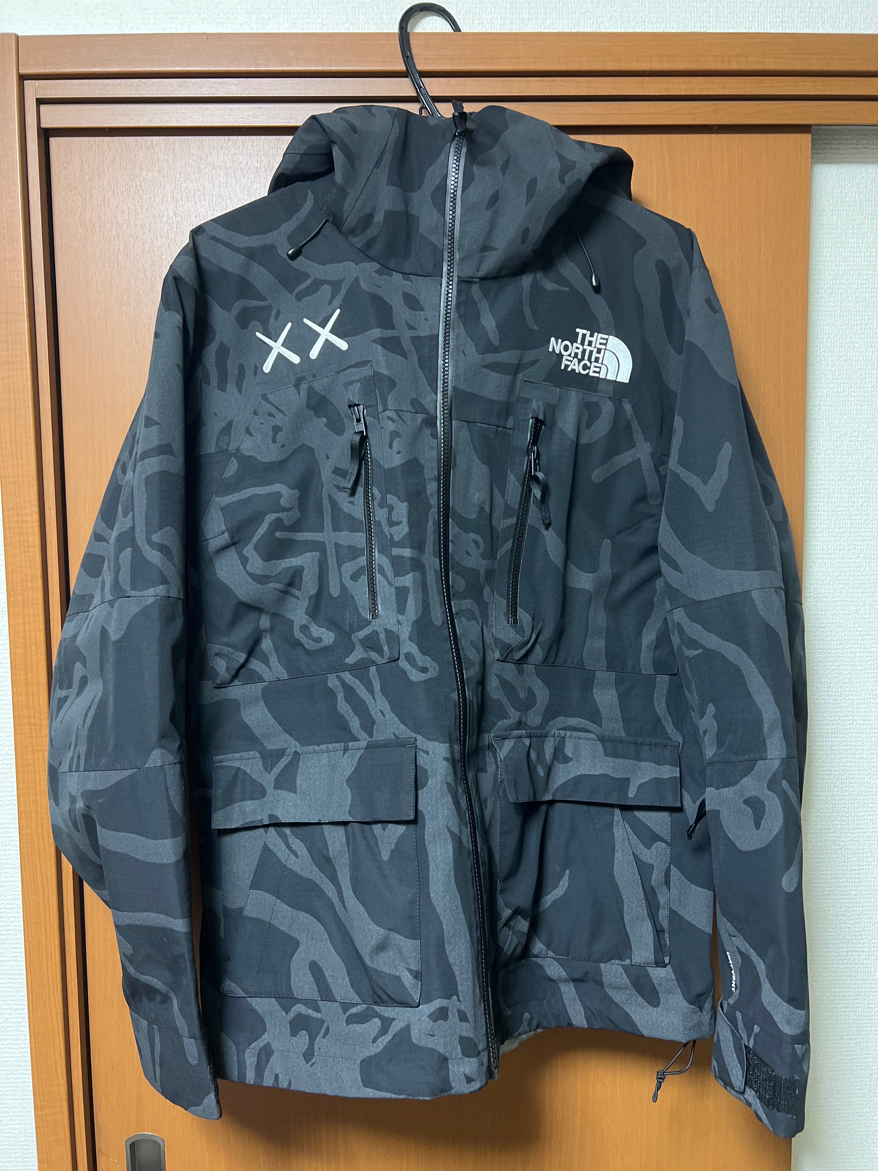 The North Face Kaws Retro 1986 Mountain Jacket "Black"