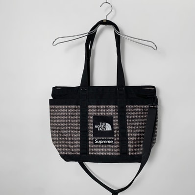 Supreme x The North Face Studded Explore Utility Tote. 17L. "Black" NM82125I