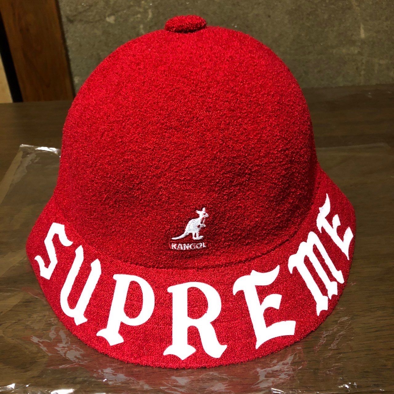 Supreme / Kangol® Bermuda Casual Hat "Red"