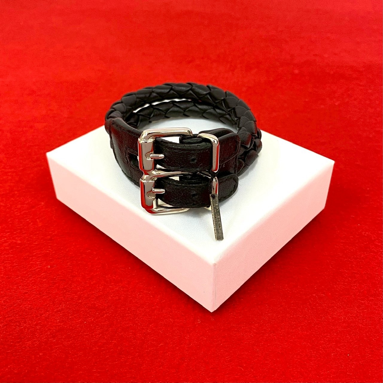 BOTTEGA VENETA ボッテガヴェネタ イントレチャート レザー ブレスレット ブラック
92235