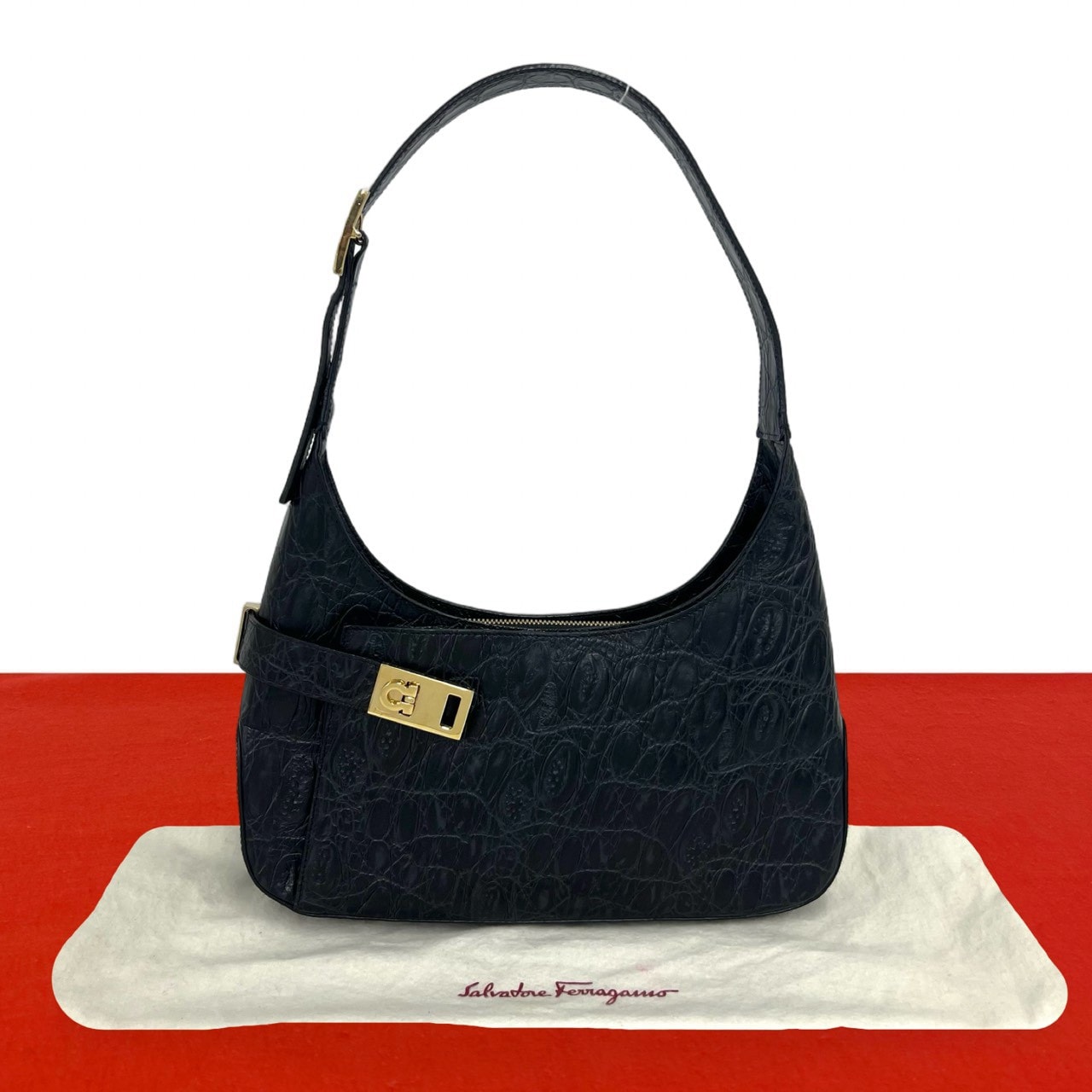 Salvatore Ferragamo サルヴァトーレフェラガモ ガンチーニ ロゴ 金具 レザー ショルダーバッグ ブラック
29497