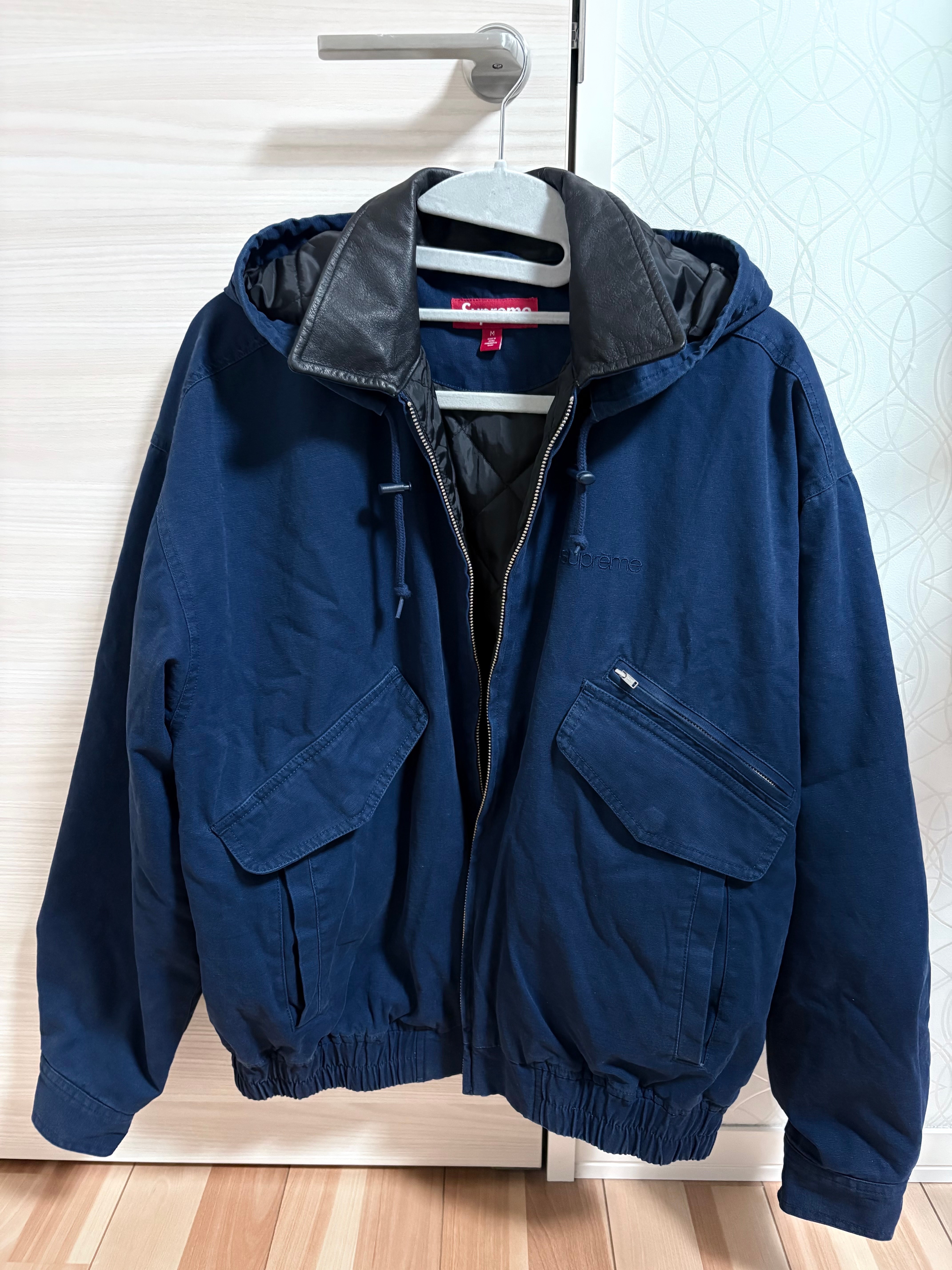 シュプリーム レザー カラー ユーティリティー ジャケット "ネイビー"