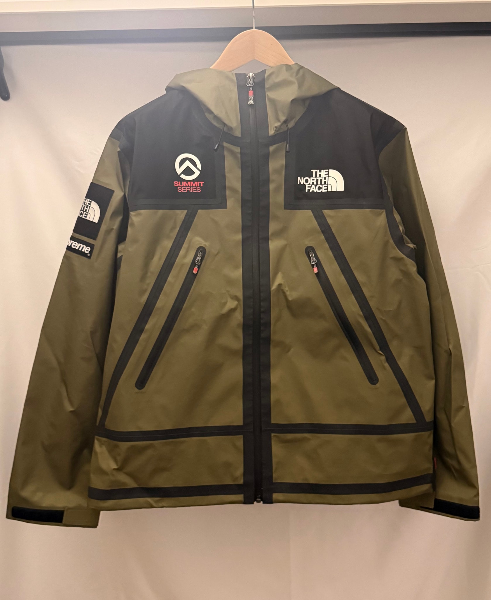Supreme x The North Face Summit Series Outer Tape Seam Shell Jacket "Olive"