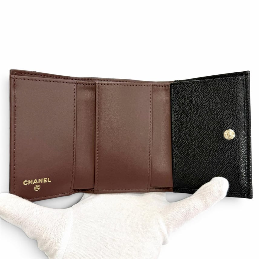 A (未使用に近い)】極美品 シャネル ココマーク コンパクトウォレット A (未使用に近い)】極美品 シャネル ココマーク コンパクトウォレット