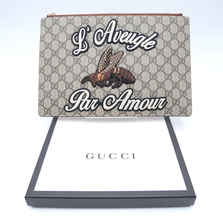 GUCCI(グッチ)L'Aveugle Par Amour ビー クラッチバッグ ポーチ GGスプリーム キャンバス 蜂 刺繍 ベージュ ブラウン 431416 レディース【中古】