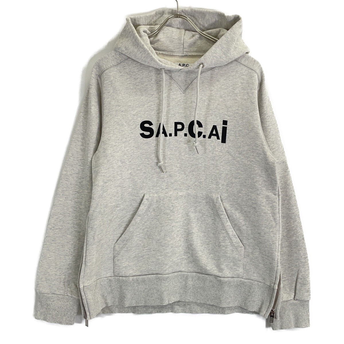 アーペーセー 【×sacai】M27655 グレー HOODIE TAIYO サイドジップ プリントプルオーバーパーカー S